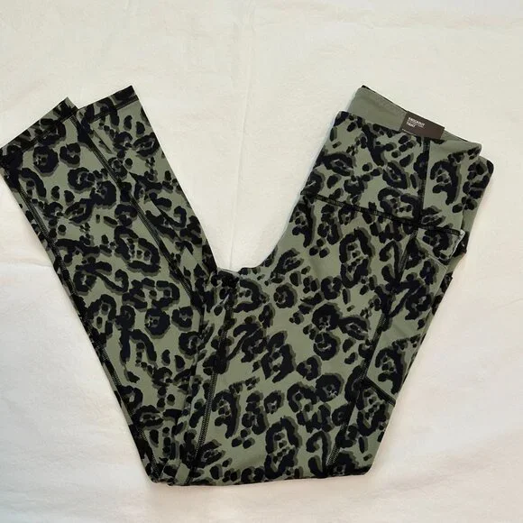 NWT Victoria's Secret Victoria Sport M Knockout POCKETS Medium Rise Leggings - Picture 3 of 8